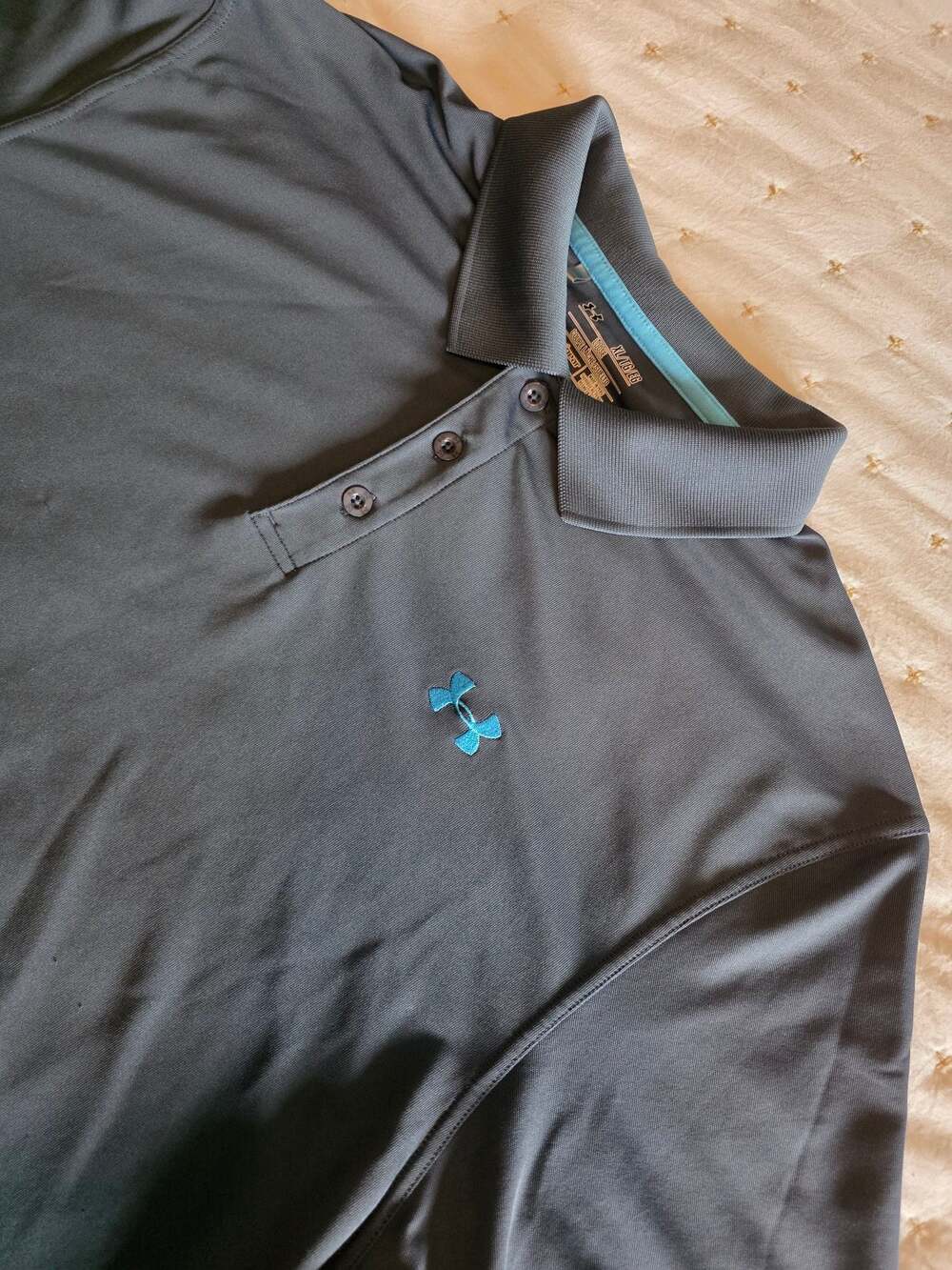 Under Armour HeatGear Loose Fit Short Sleeve Golf Polo Shirt Dark Grey with Blue